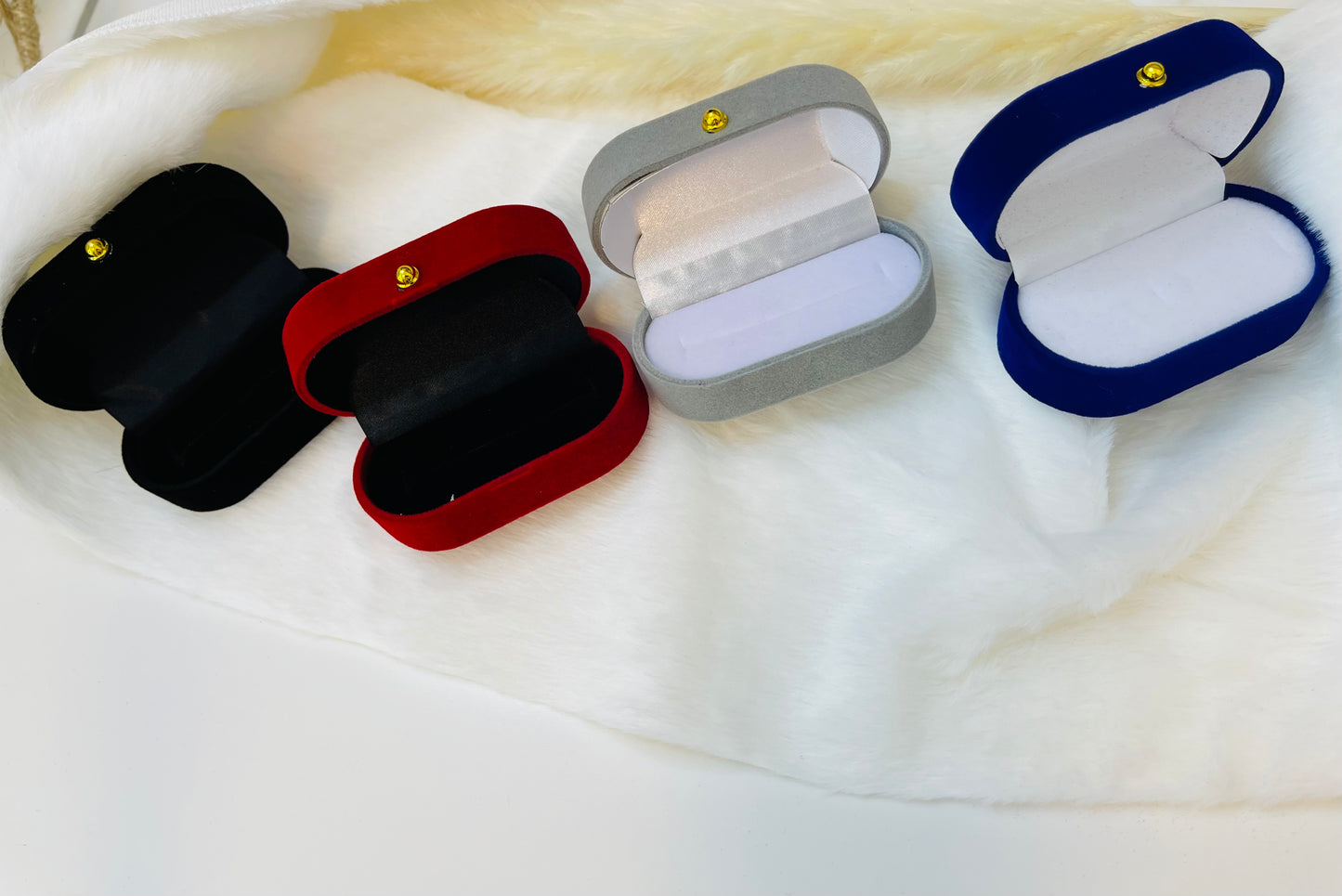 Personalisierte Ringbox aus Samt nach wunsch mit Ringband